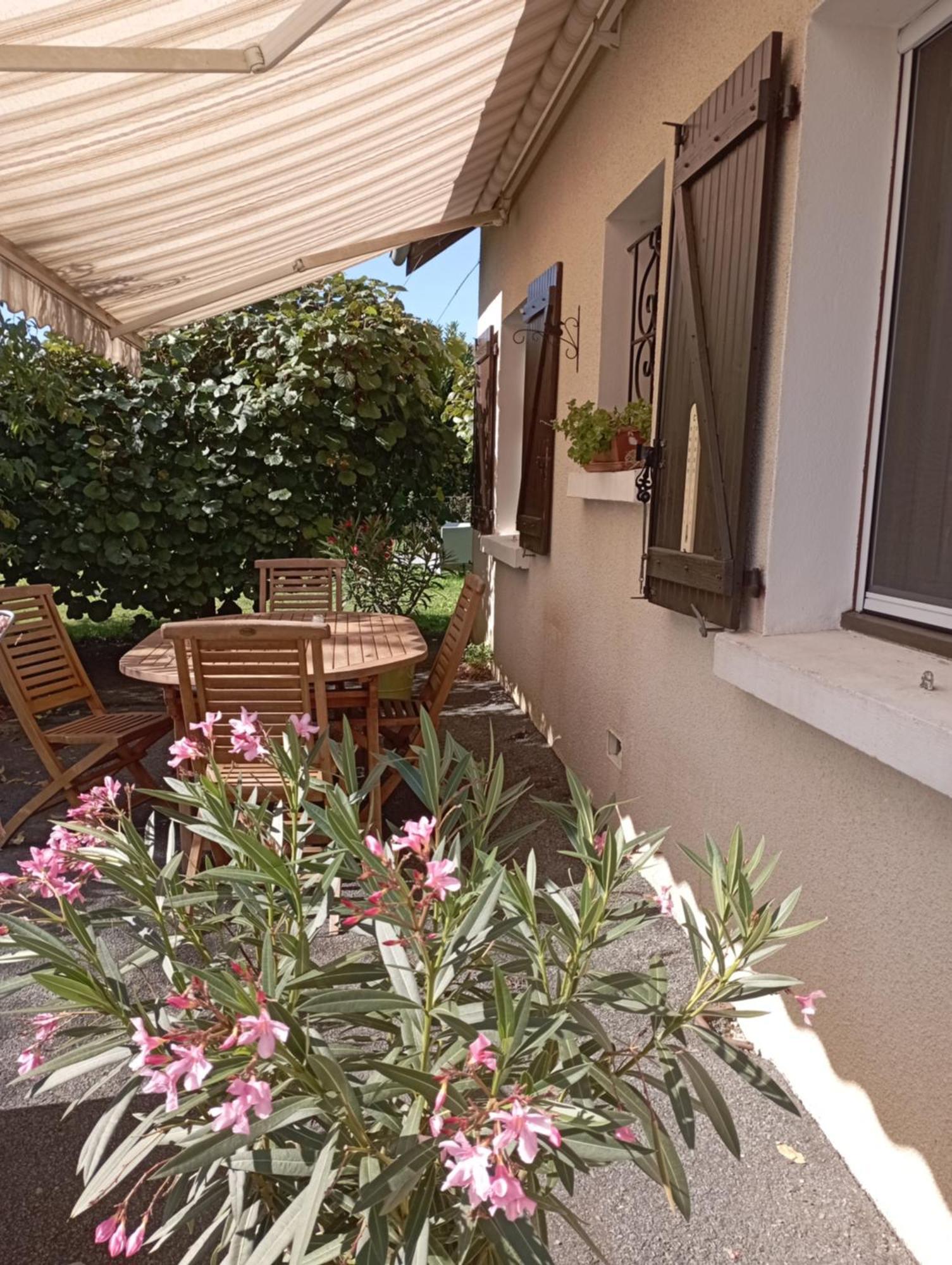 Le Gite De Margot Beyssac Exterior photo